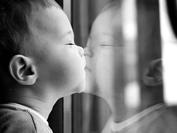 baby-kisses-mirror